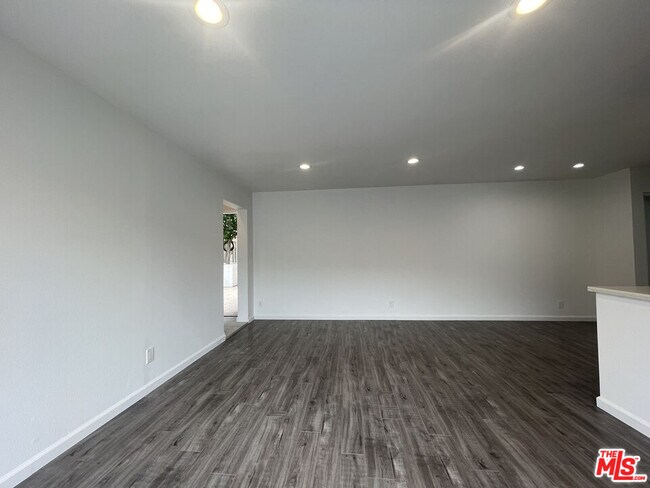 Photo - 1531 N Detroit St Unidad 107