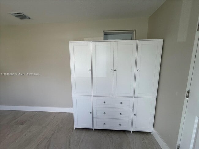 Photo - 7330 SW 11th St Unidad efficiency