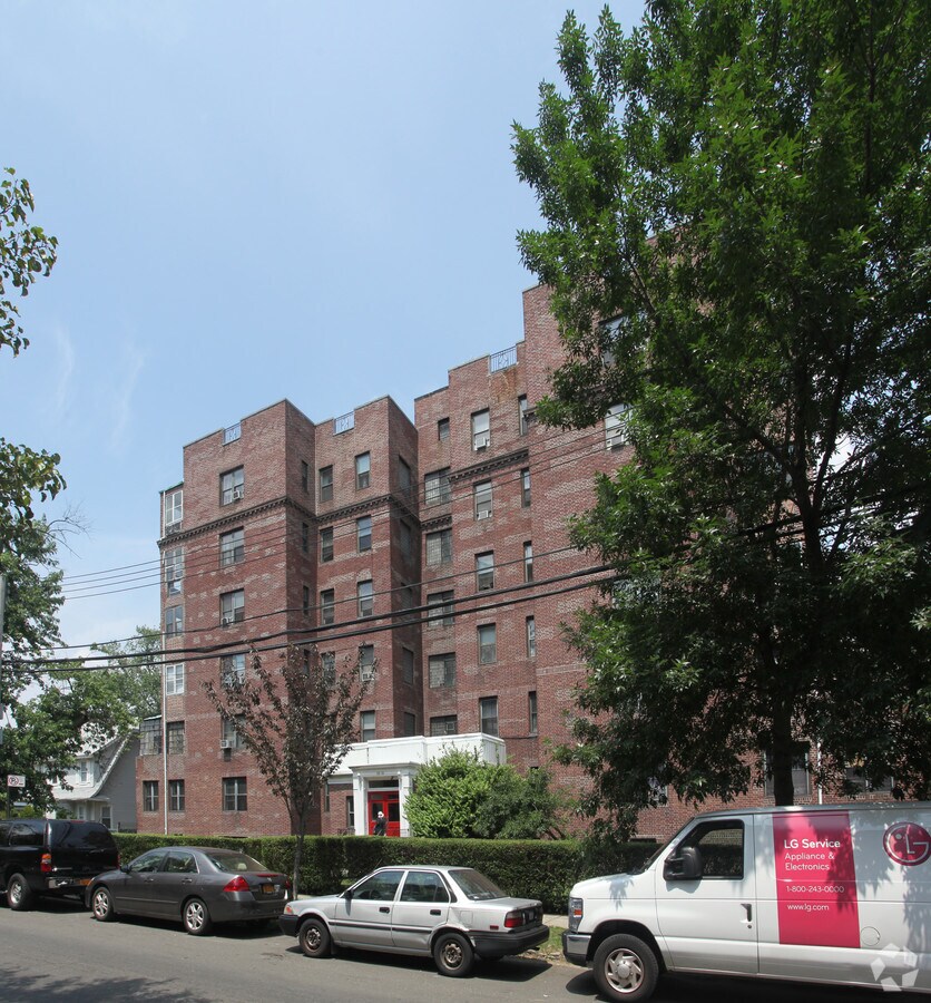 Photo - 170-25 Highland Ave