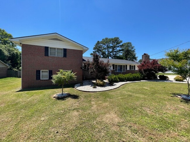 Photo - 51 Lyons Dr NW