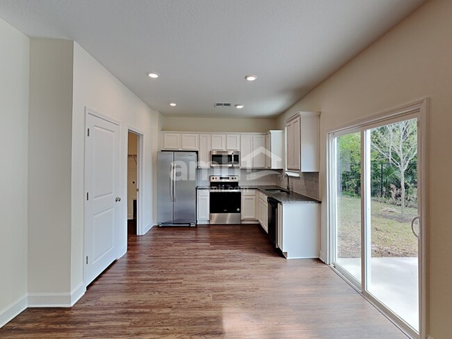 Photo - 8673 Highfield Ave