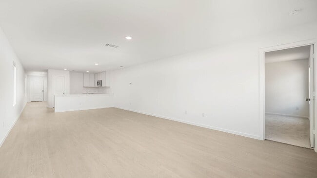 Photo - 215 Zyra Ave