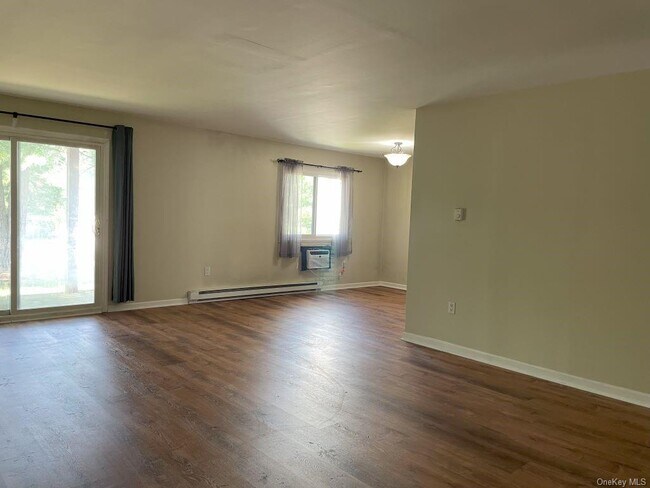 Photo - 32 Scarborough Ln