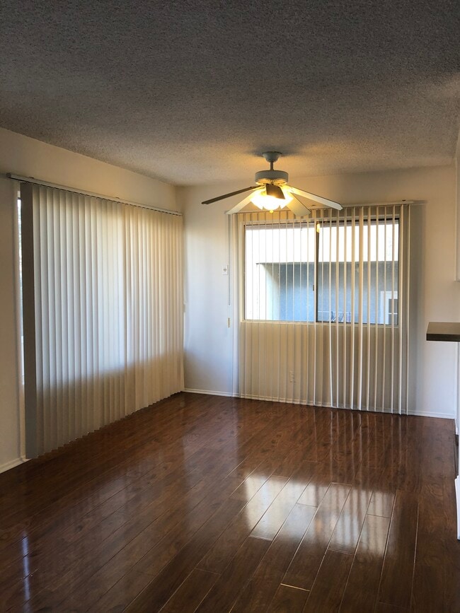 Dining Room - 1947 Pelham Ave Unit 3