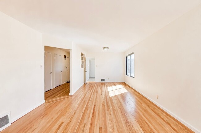 Photo - Top-Floor 2BD/1BA Near Ocean Beach & Golden Gate Park
