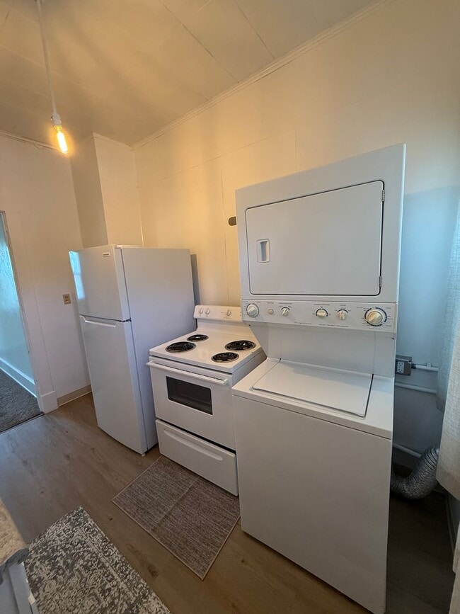 Photo - 101 E 19th St Unit 101 E 19th St Apt 4