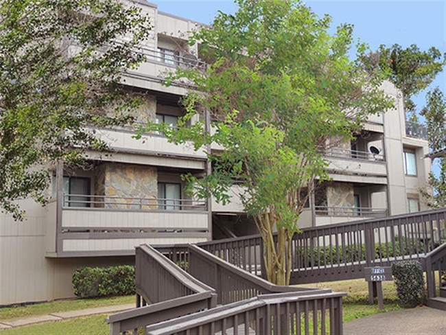 Building Photo - Towers at Cross Lake Rental