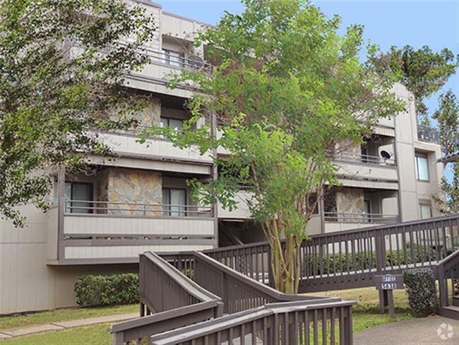 Building Photo - Towers at Cross Lake Rental