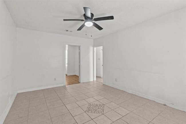 317-319 E B St