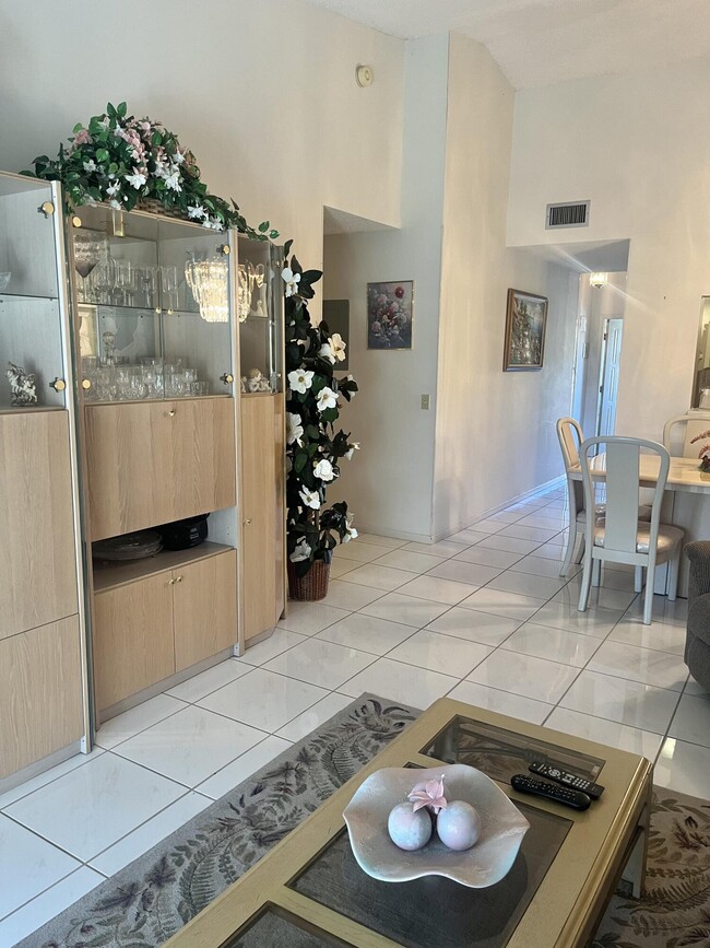 Photo - 7831 Willow Spring Dr Unit 524