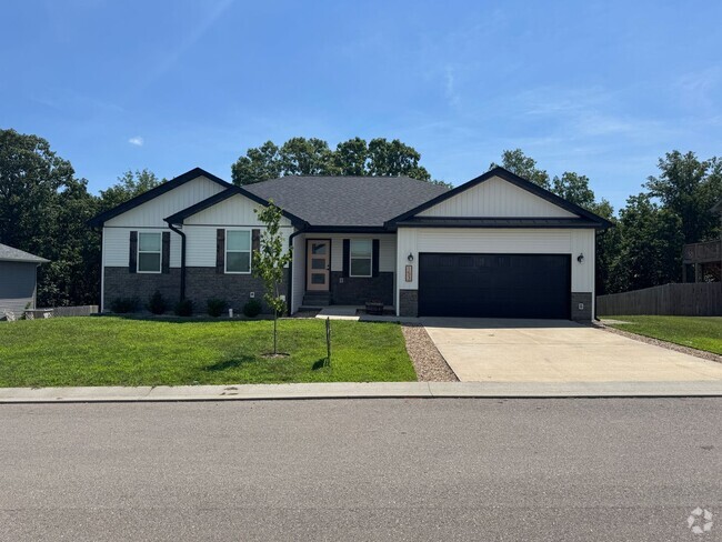 Building Photo - Pristine 5 Bedroom Home located in Summit ...