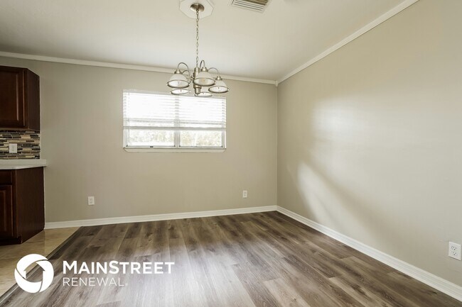 Photo - 5009 2nd St W