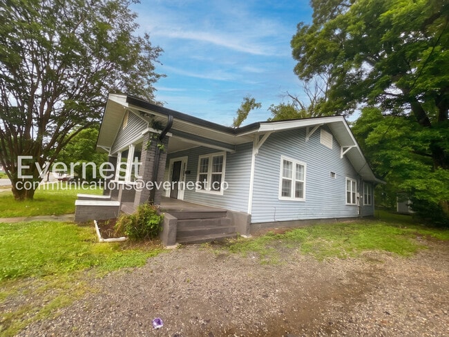 Photo - 821 50th St N