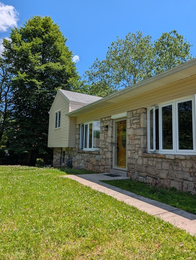Photo - 15 N Forge Manor Dr