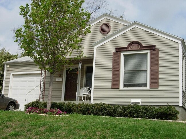 Photo - 3828 Collinwood Ave