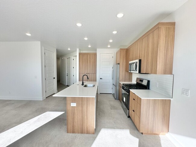 Photo - PET FRIENDLY!! HURRICANE TOWNHOME!