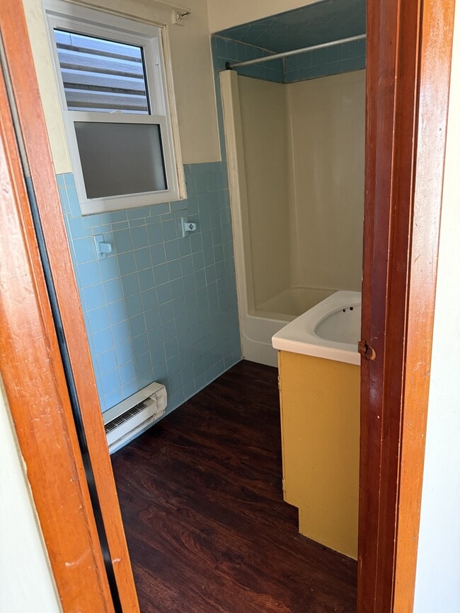 584 Thompson Ave Unit 2