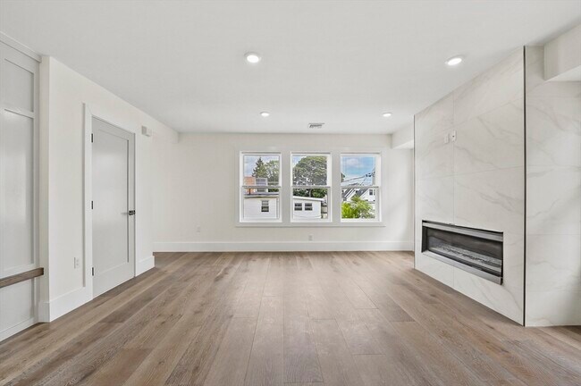 Photo - 17 Wellington Ave Unit 2