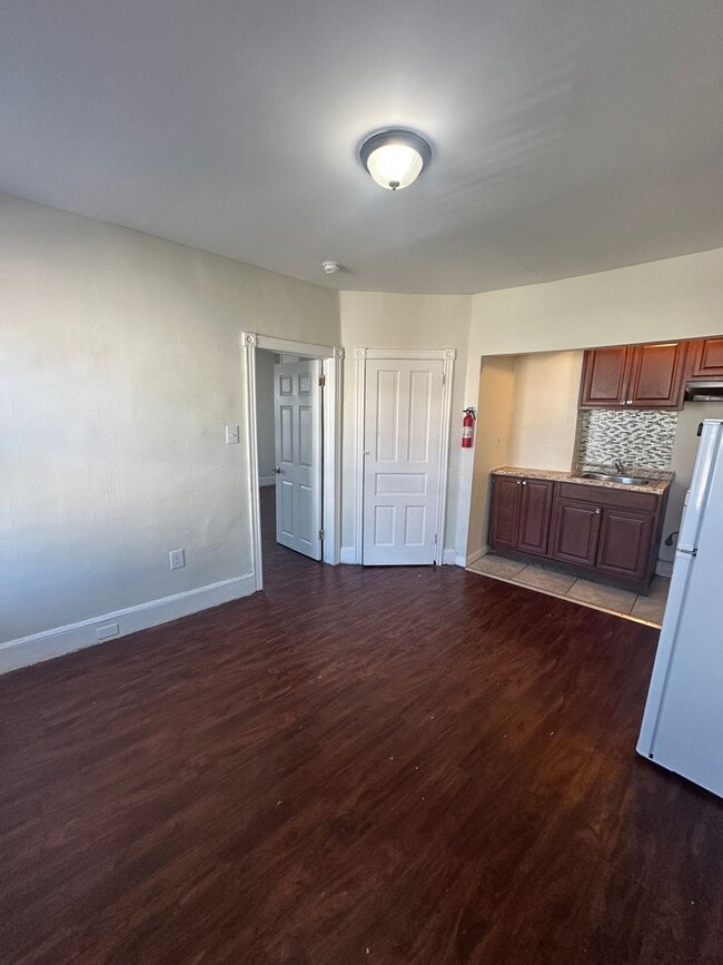 Building Photo - 218 Walnut St Unit 2-A