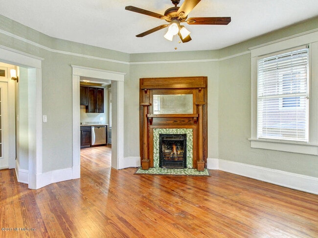 Photo - 2118 Herschel St