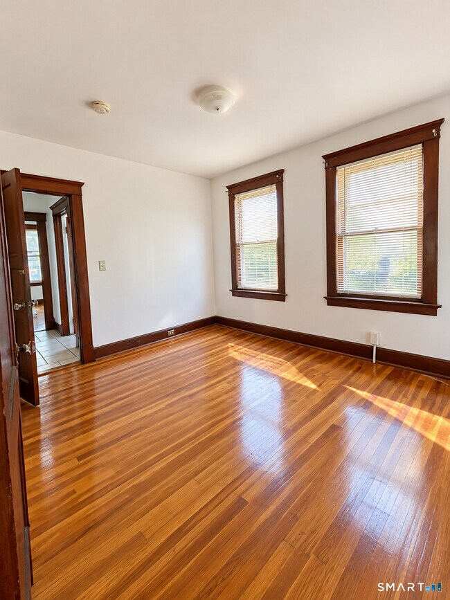 60 Gorham Ave Unidad 1st