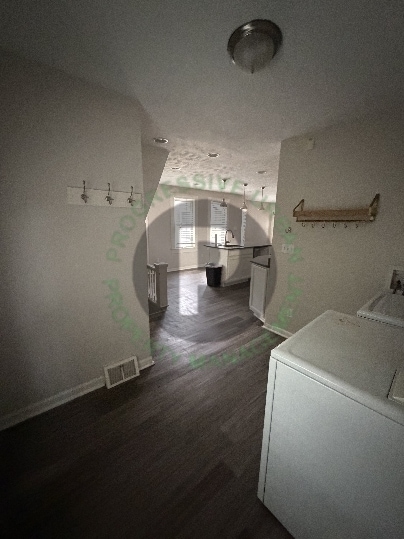 Photo - 2562 W 10th St