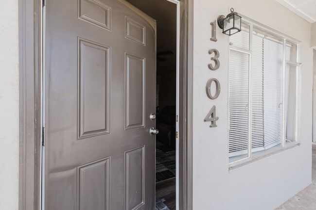 1304 Hendrix Ave