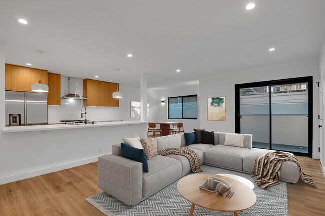 Building Photo - 950 Havenhurst Dr