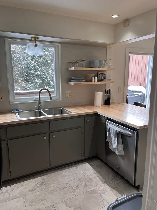 Photo - Fully Furnished Condo Near Downtown Bozema...