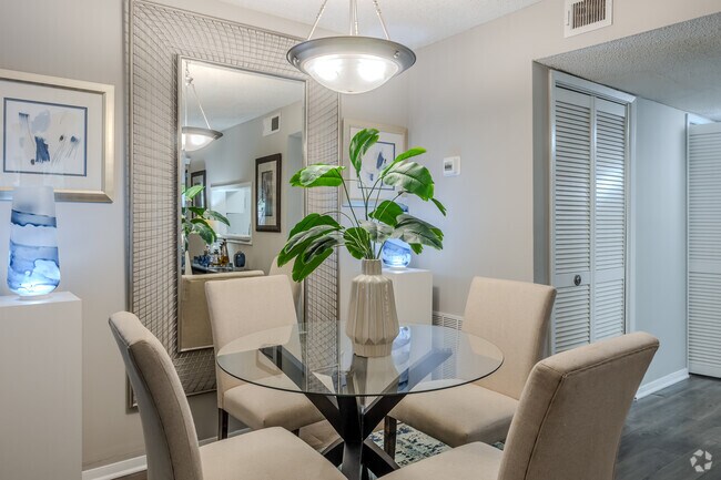 1 habitación, 1 baño, 883 pies cuadrados, comedor - The Park At East Ponce Apartments