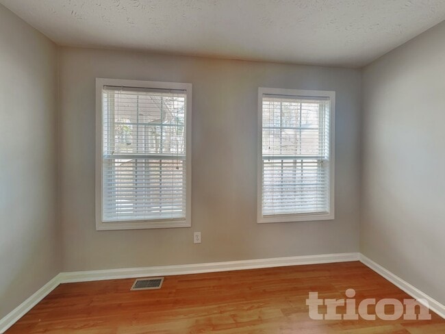 Photo - 1931 Amherst Ct SE