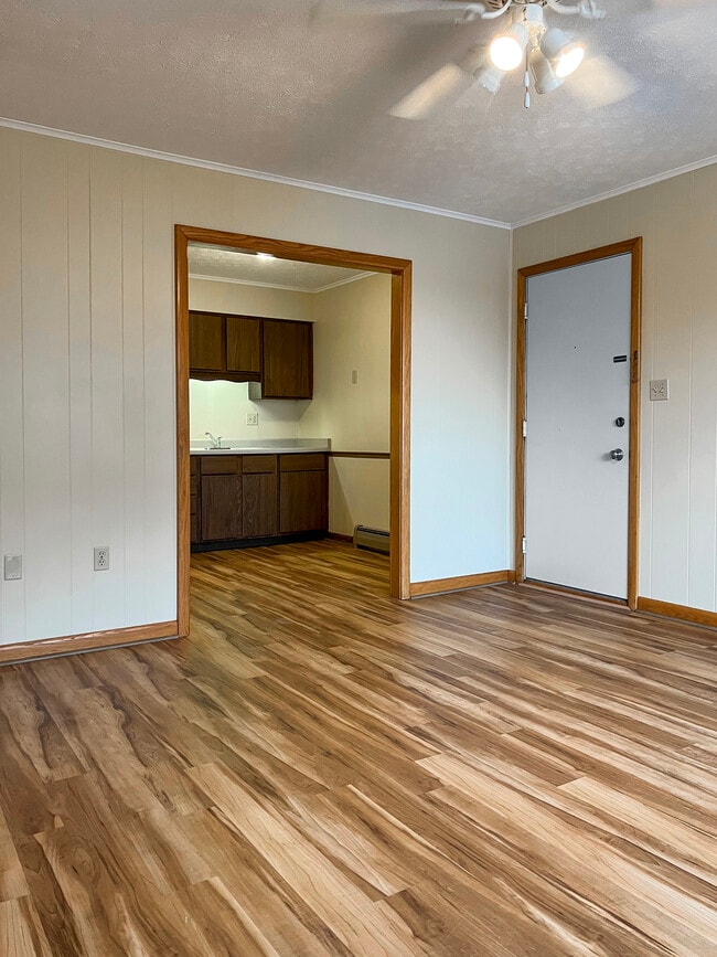 Photo - 460 Harding Ave