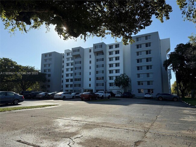 Building Photo - 9001 SW 77th Ave Unit C709