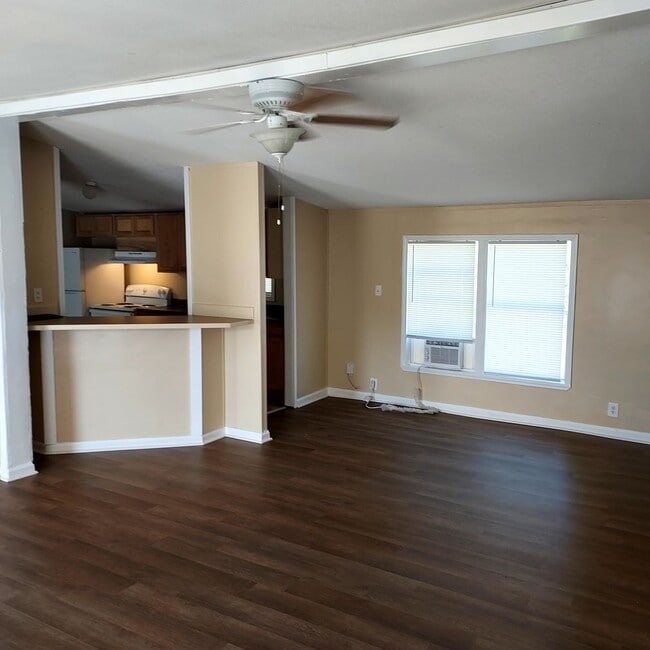 Building Photo - 2 Live Oak Ln Unit 2 LIVE OAK LANE
