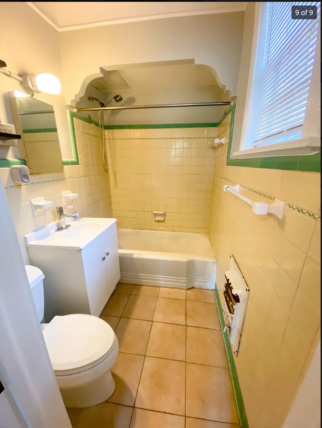 Photo - 115 E 55th St Unit 3