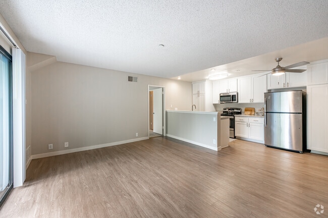 2BR, 2BA - 891SF - Living Room/Kitchen