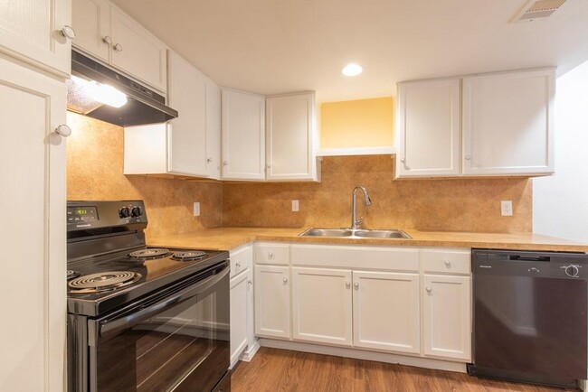 Photo - 5506 Grover Ave Apartamento Unidad D-115