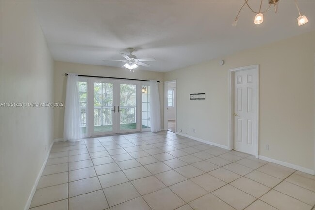 Building Photo - 2424 SE 17th St Unit B215 Rental