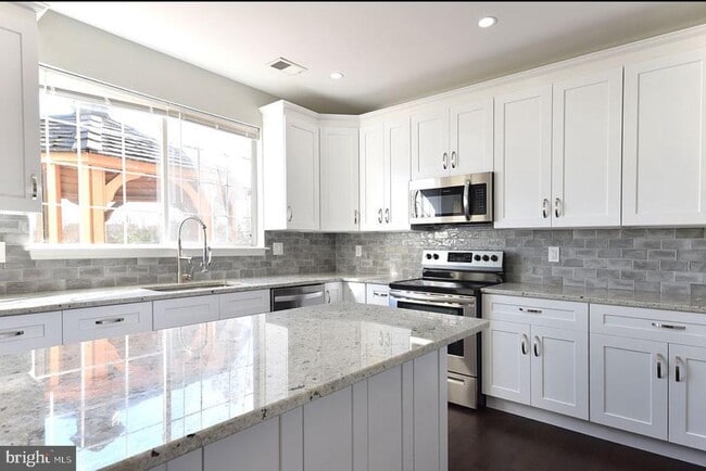 Photo - 14900 Dennington Dr