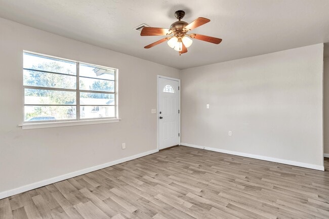 Photo - 306 E Jacobs Dr