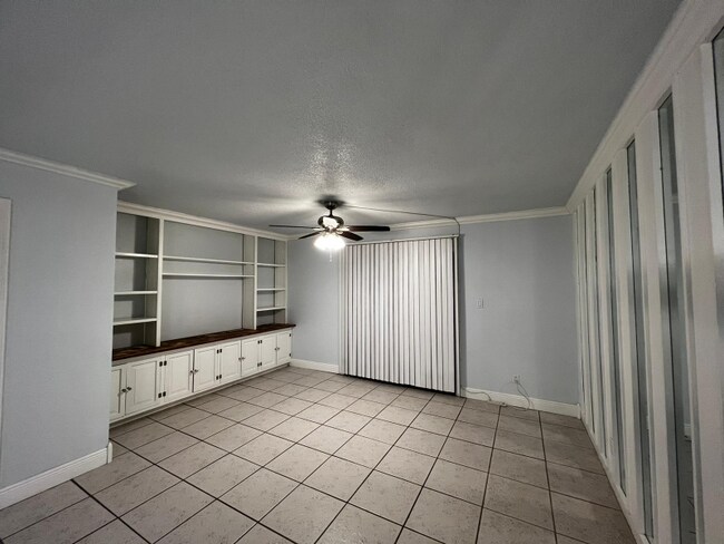 Photo - 111 Springwood Cir