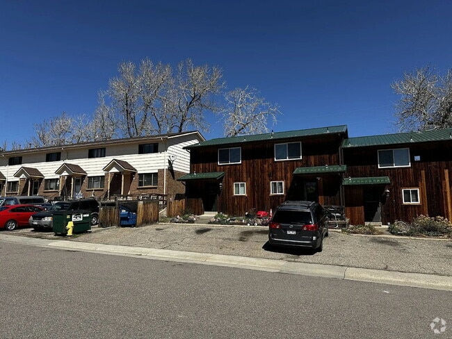 Building Photo - Charming Golden Townhome! Unit 3