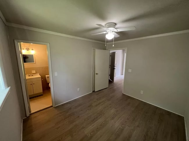 Photo - 1524 Mosstree Rd Unit B