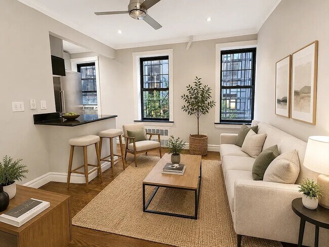 Photo - 345 W 53rd St Unidad 2A