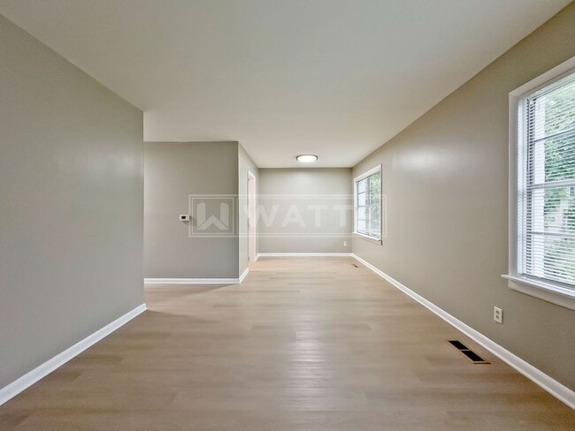 Photo - 3-Bedroom with Renovated Bath in Oak Ridge Park Nieghborhood