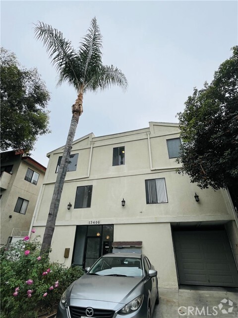 Building Photo - 13406 Moorpark St Unit 102 Rental