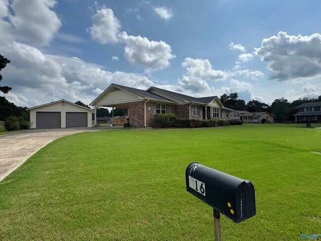 Photo - 816 Mira Vista Dr SE