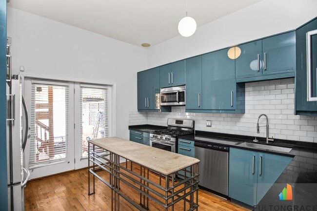 Photo - 2744 W Warren Blvd