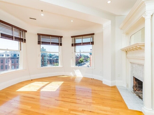 Building Photo - Bright 2 Bed in the South End with Roof Deck