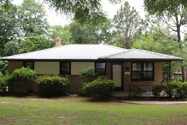 Building Photo - 3 bedroom single level close to 5 points